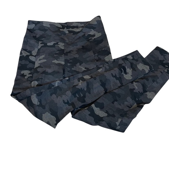Cabi ATC Camo Leggings • Small • Excellent Condition - Picture 4 of 7